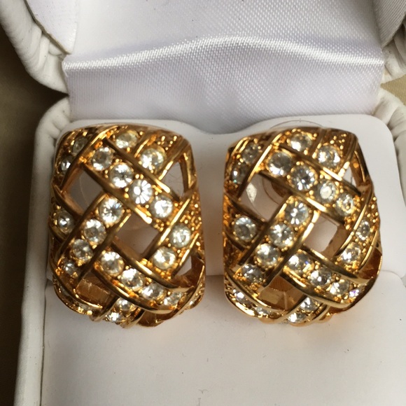 Swarovski Jewelry - Swarovski earrings 💛 price FIRM